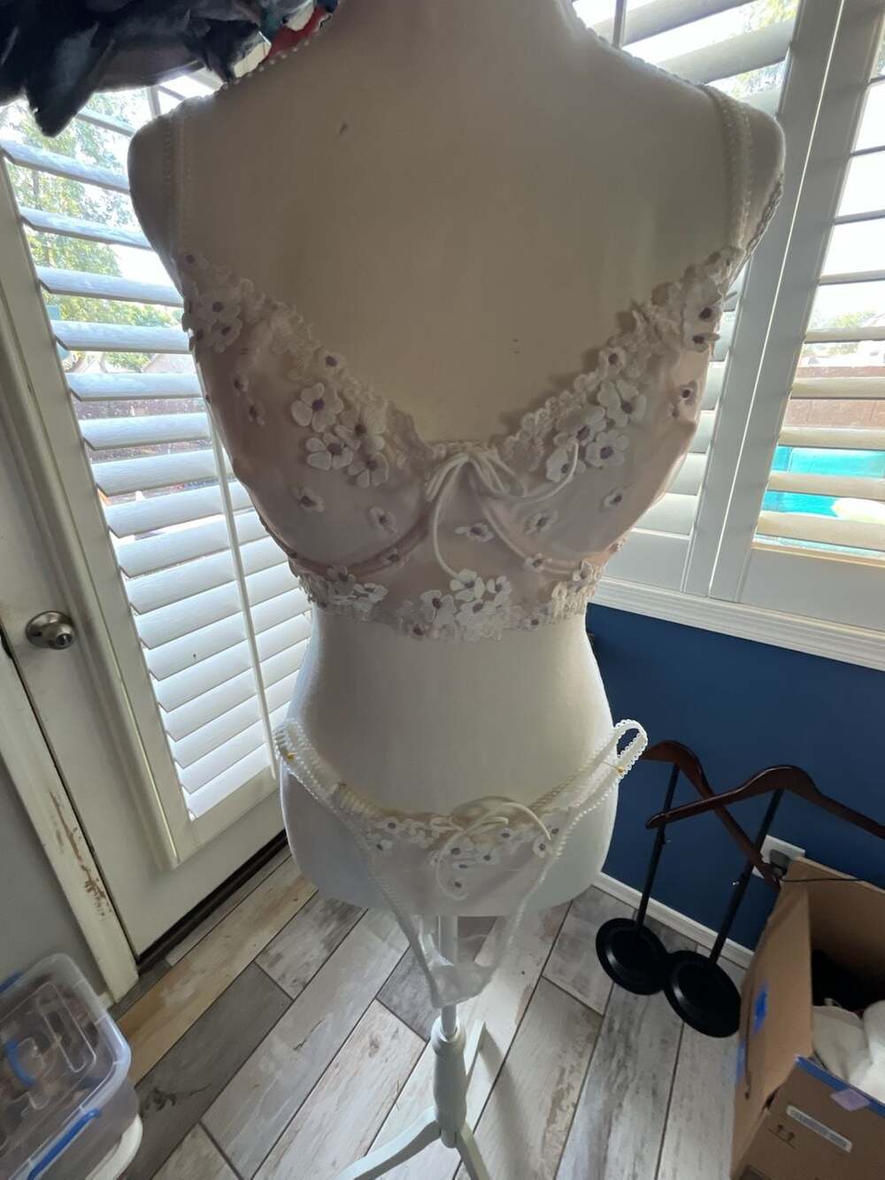 Floral Embroidered Underwire Bra and Thong Lingerie Set